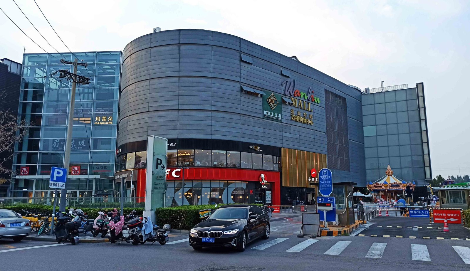 Wanliu Shopping Mall: A Quiet but Complete Experience at Bagou Station