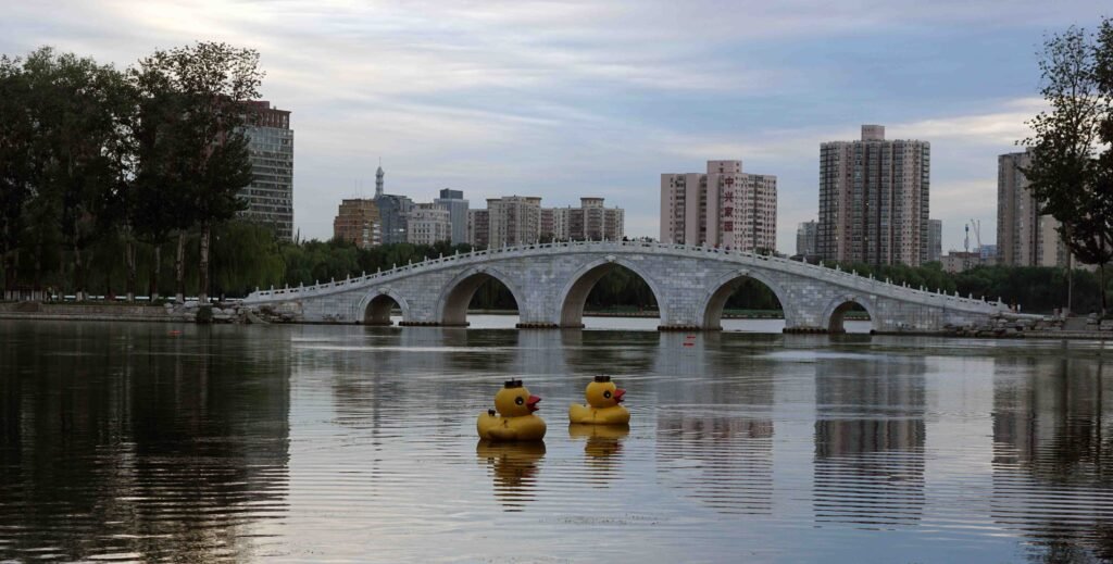 Bridge across Yuyuantan Bridge