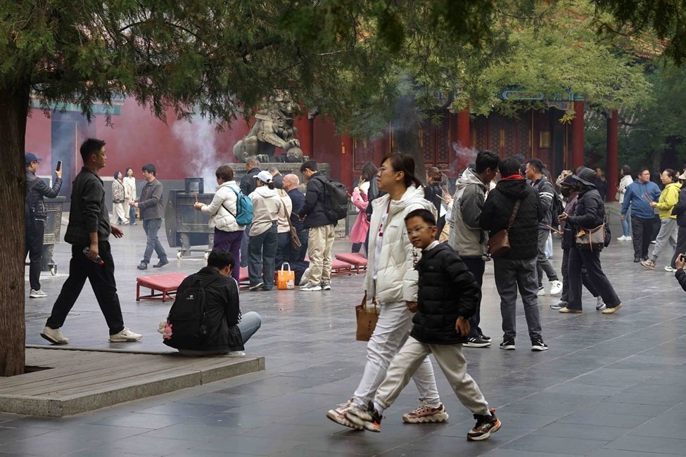 Worshippers by the Yonghe Gate, Lama Temple, Beijing