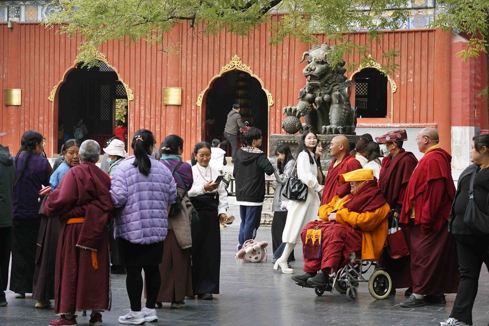 Yonghe Gate, Yonghegong, Lama Temple, Beijing. 